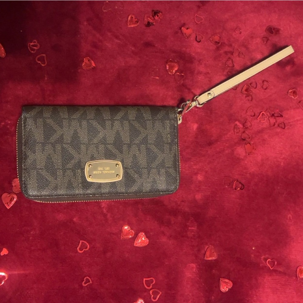 Beautiful Brown Michael Kors Wallet!!🤎